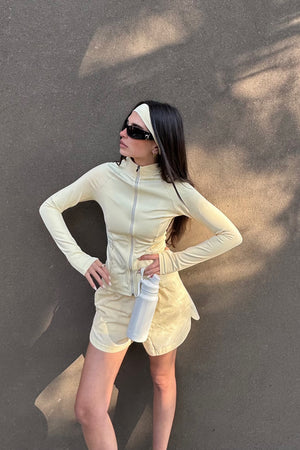 CASACO AMARELO COM RECORTES