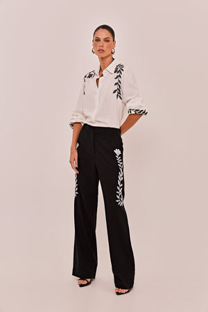 CALÇA SARA VISCOLINHO COM BORDADO