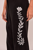 CALÇA SARA VISCOLINHO COM BORDADO
