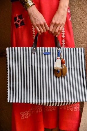 BOLSA RAVENA PRETO E BRANCO